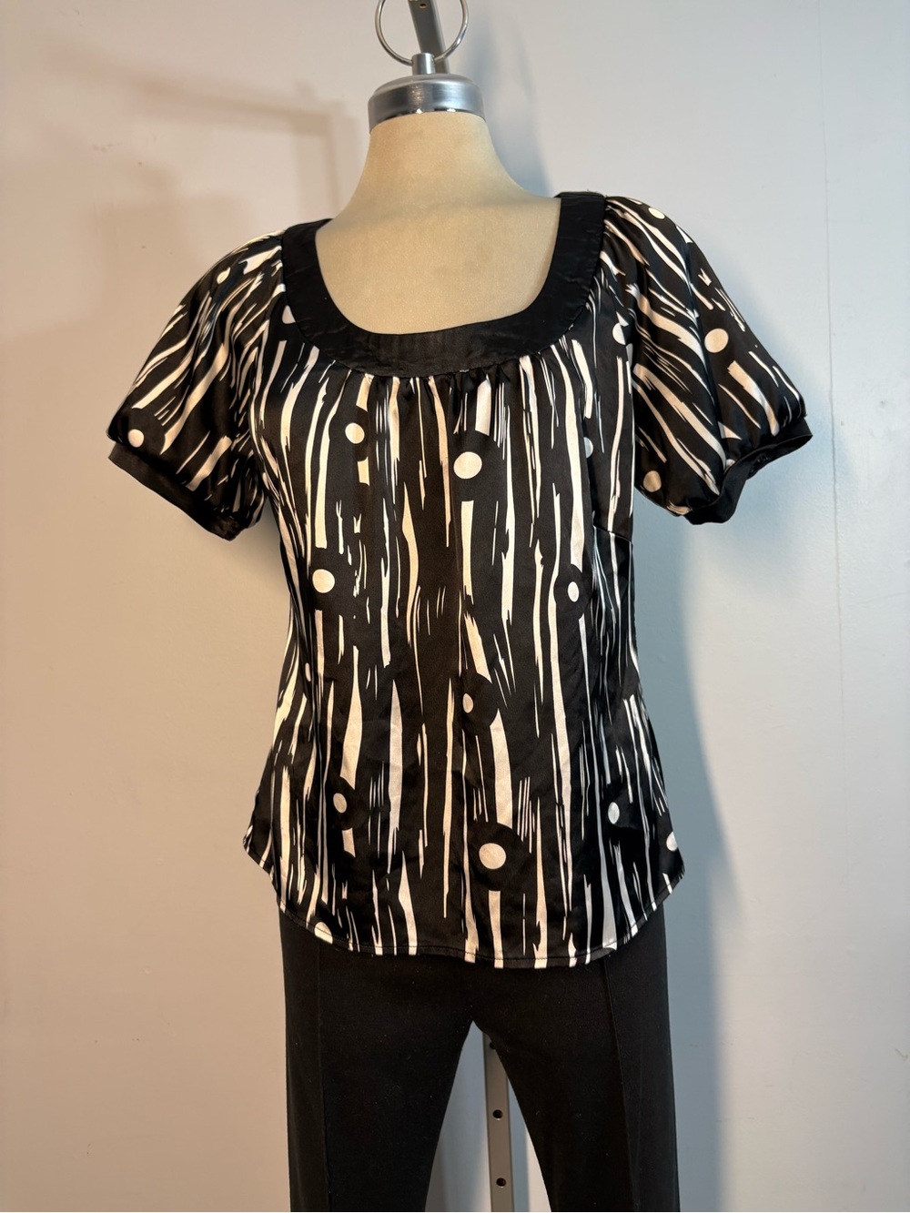 cleo Black & White Scoop Neck Puff Sleeve Blouse